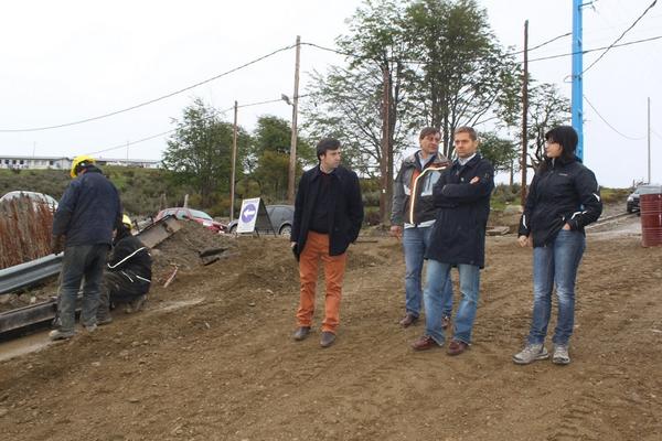 Sciurano recorri el avance de las obras de pavimentacin en el barrio Los Fueguinos