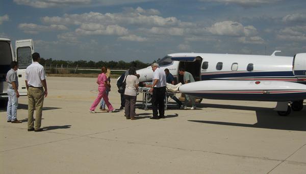Por falta de terapia infantil hacen traslados sanitarios en aviones no habilitados por la ANAC