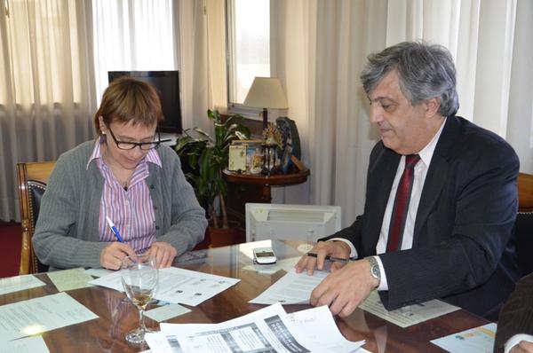 La Gobernadora firm una carta de intencin con el Rector de la Universidad Nacional de Quilmes