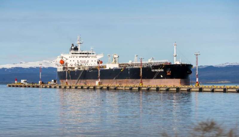 El gobierno provincial repudia la operaci�n de un buque petrolero de bandera brit�nica