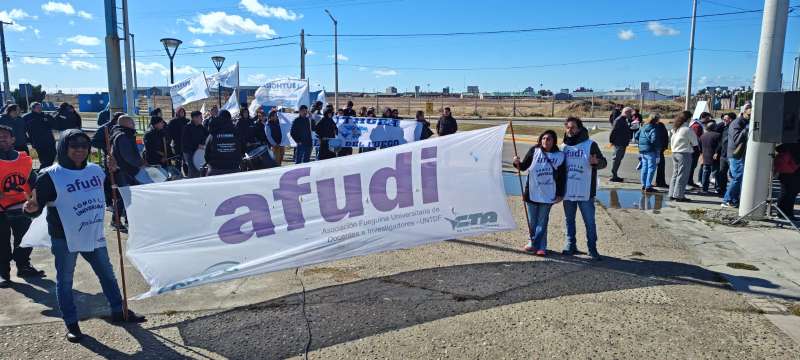 Docentes universitarios al borde del cese y sin jubilaci�n