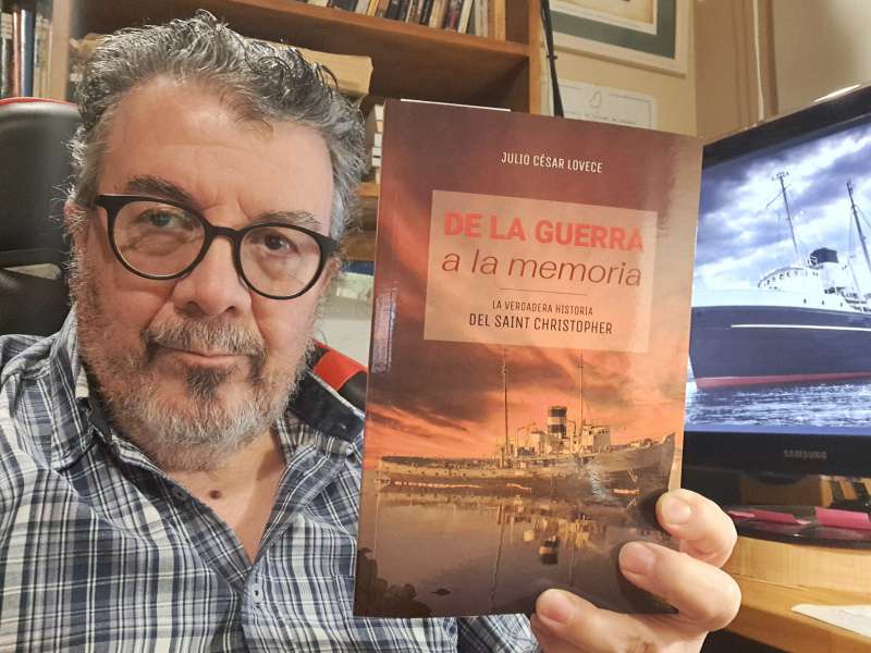 La historia desconocida del Saint Christopher que rescata Julio Lovece en su libro