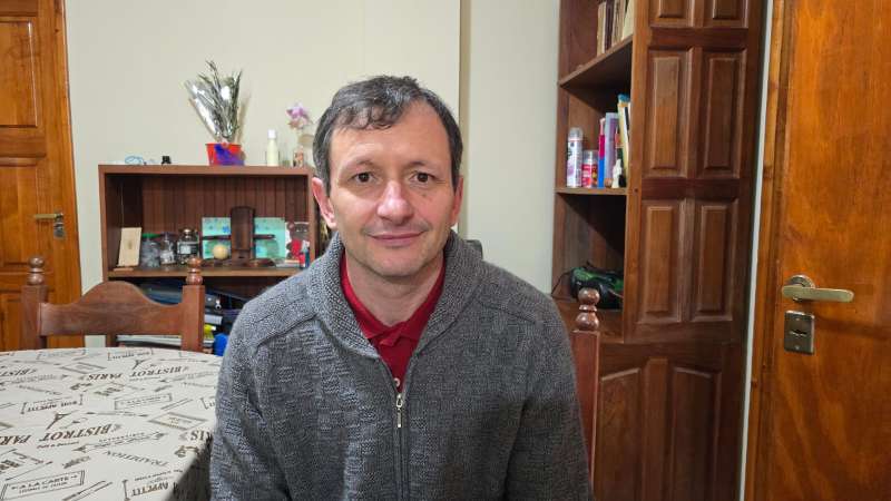�Hay familias que antes viv�an dignamente y hoy no pueden pagar el alquiler ni la luz�, dijo el padre Iv�n