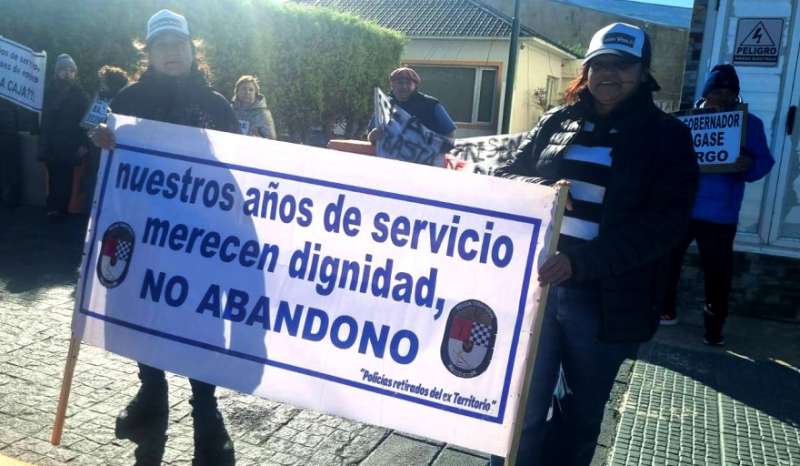 �Hace un a�o y medio que no nos pagan�