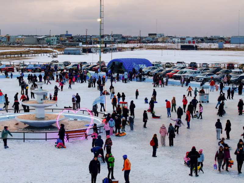 La pista de patinaje reuni� a cientos de familias durante el receso invernal
