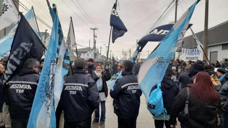 "No nos vamos a sentar a negociar ninguna quita ni p�rdida de derechos", asegur� Escobar