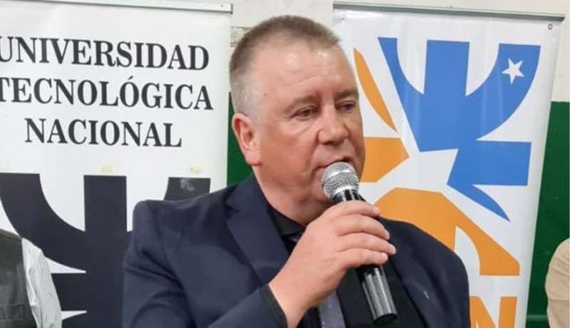 �Hay que defender la Universidad porque hay que defender el conocimiento�, afirm� Schneider