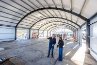 Finaliz� el techado y contin�an los trabajos de cerramiento exterior