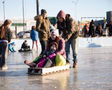 Cientos de familias disfrutaron de la pista de patinaje del Cono de Sombra