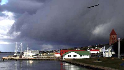 Radio Nacional Ro Grande emite en ingls para Malvinas