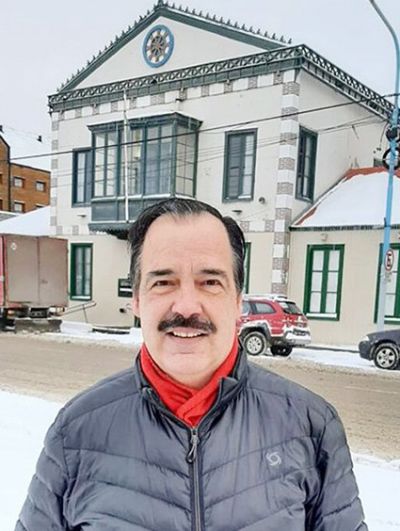 No pueden ser candidatos ni el gobernador, ni la vicegobernadora ni los intendentes