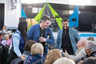 �Es un abrazo para nuestros adultos mayores en estos tiempos dif�ciles�, dijo