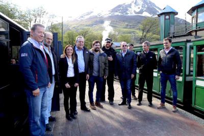 Tierra del Fuego es testigo de la revolucin aerocomercial que realiz el Presidente Macri, afirm Santos