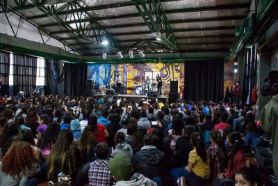 Ms de 200 jvenes participaron en Ushuaia de clnica brindada por la banda Eruca Sativa