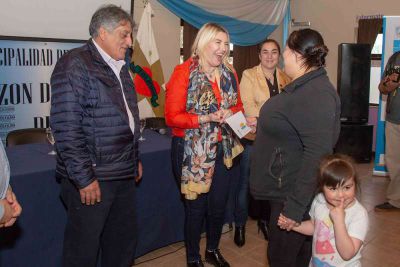 La gobernadora Bertone entreg 40 nuevos subsidios en la ciudad de Tolhuin