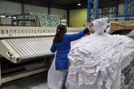 �De 11 textiles quedaron 4 activas y el empleo cay� de m�s de 900 trabajadores a 245�, afirm�